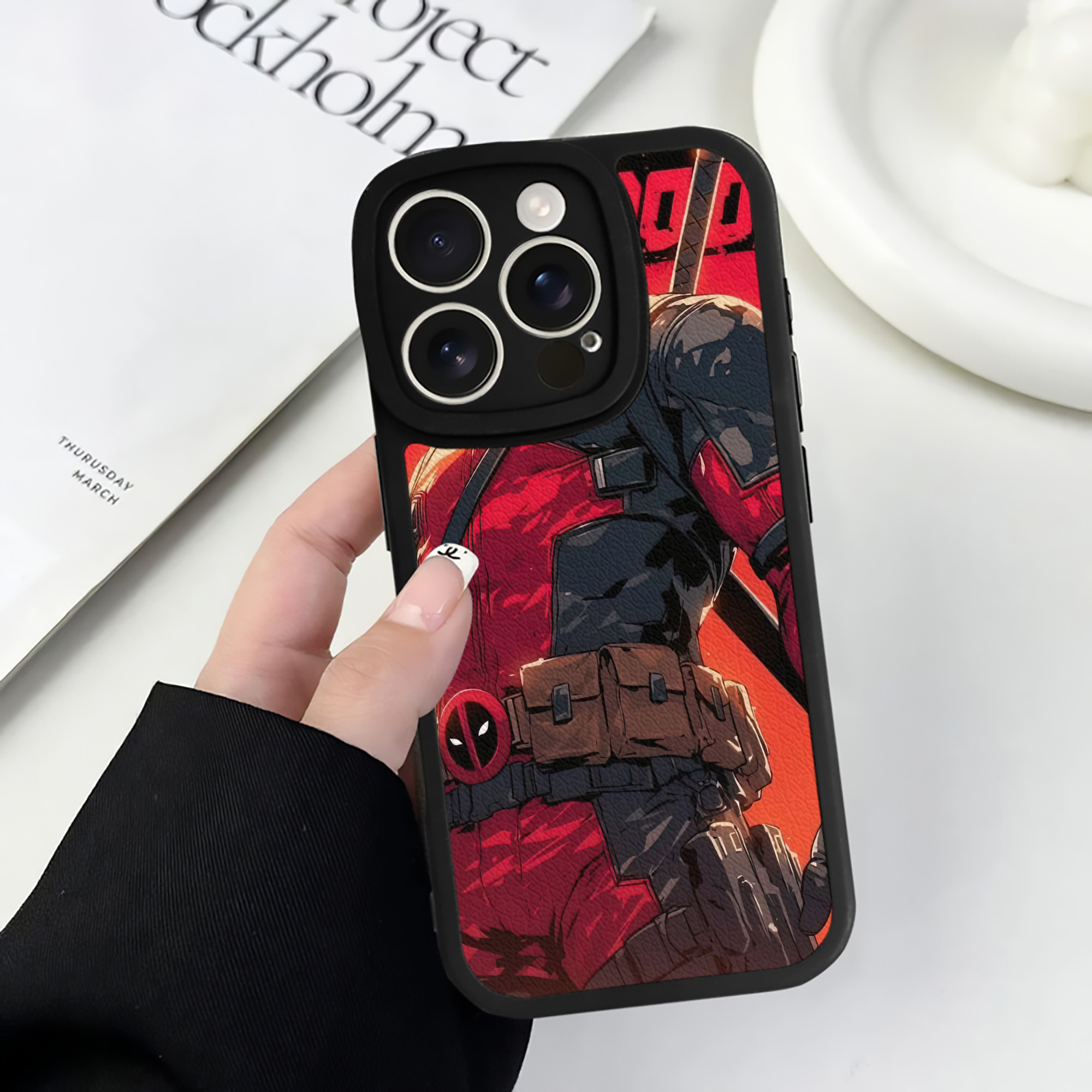 （画像用） Deadpool デッドプール 【iPhone 16シリーズ対応】シリコンスマホケース（レザー調） 材質：シリコン